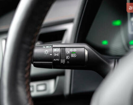 Красный Лексус UX, объемом двигателя 1.99 л и пробегом 101 тыс. км за 29130 $, фото 21 на Automoto.ua