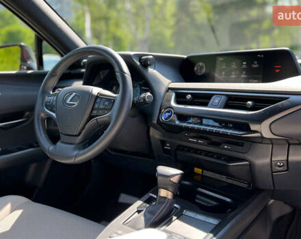 Червоний Лексус UX, об'ємом двигуна 1.99 л та пробігом 75 тис. км за 28800 $, фото 9 на Automoto.ua