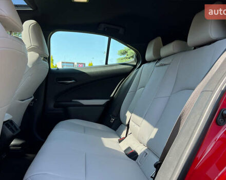 Червоний Лексус UX, об'ємом двигуна 1.99 л та пробігом 75 тис. км за 28800 $, фото 11 на Automoto.ua