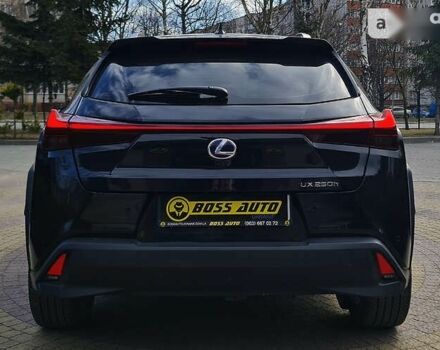 Лексус UX, объемом двигателя 2 л и пробегом 18 тыс. км за 35990 $, фото 4 на Automoto.ua