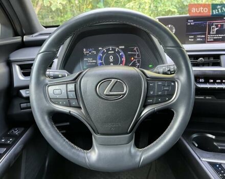 Лексус UX, объемом двигателя 2 л и пробегом 61 тыс. км за 24999 $, фото 12 на Automoto.ua