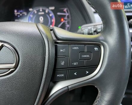 Лексус UX, объемом двигателя 2 л и пробегом 61 тыс. км за 24999 $, фото 14 на Automoto.ua