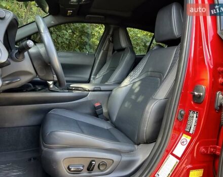 Лексус UX, объемом двигателя 2 л и пробегом 61 тыс. км за 24999 $, фото 8 на Automoto.ua