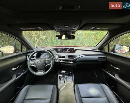 Лексус UX, объемом двигателя 2 л и пробегом 61 тыс. км за 24999 $, фото 7 на Automoto.ua