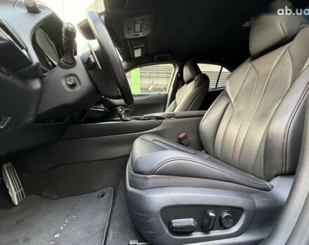 Лексус UX, объемом двигателя 0 л и пробегом 93 тыс. км за 33500 $, фото 20 на Automoto.ua