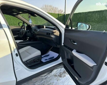 Лексус UX, объемом двигателя 0 л и пробегом 13 тыс. км за 34500 $, фото 9 на Automoto.ua