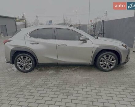Серый Лексус UX, объемом двигателя 1.99 л и пробегом 80 тыс. км за 29900 $, фото 3 на Automoto.ua