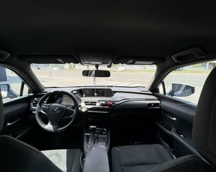 Сірий Лексус UX, об'ємом двигуна 1.99 л та пробігом 73 тис. км за 27000 $, фото 3 на Automoto.ua