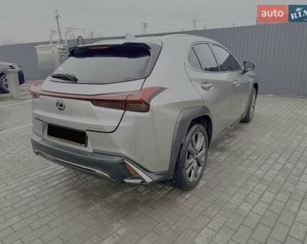 Серый Лексус UX, объемом двигателя 1.99 л и пробегом 80 тыс. км за 29900 $, фото 4 на Automoto.ua