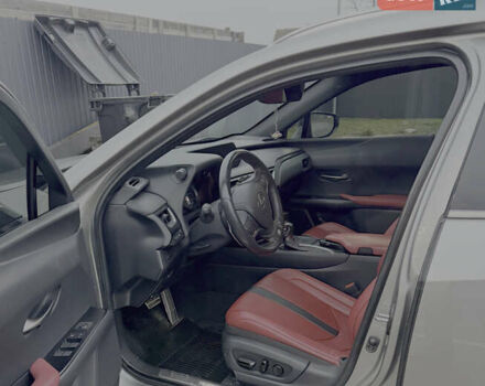 Серый Лексус UX, объемом двигателя 1.99 л и пробегом 80 тыс. км за 29900 $, фото 11 на Automoto.ua