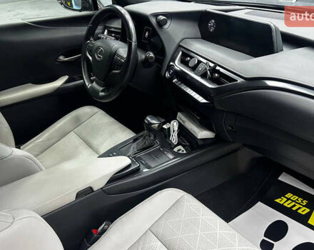 Сірий Лексус UX, об'ємом двигуна 1.99 л та пробігом 106 тис. км за 30400 $, фото 13 на Automoto.ua