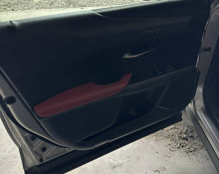 Серый Лексус UX, объемом двигателя 1.99 л и пробегом 99 тыс. км за 18500 $, фото 5 на Automoto.ua