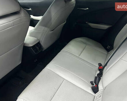 Сірий Лексус UX, об'ємом двигуна 1.99 л та пробігом 106 тис. км за 30400 $, фото 14 на Automoto.ua