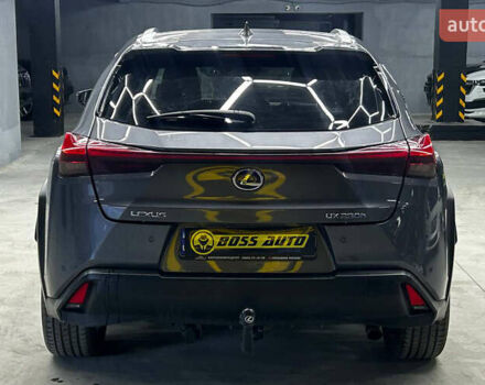 Сірий Лексус UX, об'ємом двигуна 1.99 л та пробігом 106 тис. км за 30400 $, фото 4 на Automoto.ua