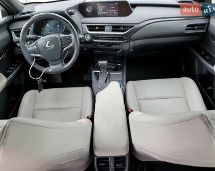 Серый Лексус UX, объемом двигателя 2 л и пробегом 78 тыс. км за 6500 $, фото 3 на Automoto.ua