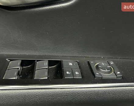 Сірий Лексус UX, об'ємом двигуна 1.99 л та пробігом 106 тис. км за 30400 $, фото 10 на Automoto.ua