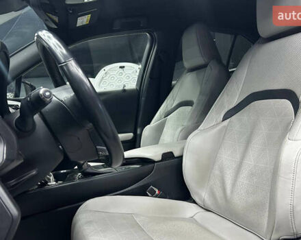 Сірий Лексус UX, об'ємом двигуна 1.99 л та пробігом 106 тис. км за 30400 $, фото 6 на Automoto.ua