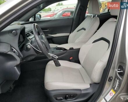 Серый Лексус UX, объемом двигателя 2 л и пробегом 78 тыс. км за 6500 $, фото 2 на Automoto.ua