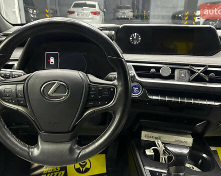 Сірий Лексус UX, об'ємом двигуна 1.99 л та пробігом 106 тис. км за 30400 $, фото 9 на Automoto.ua