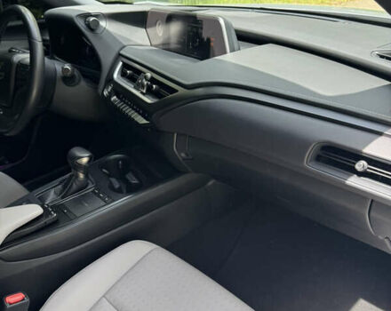 Сірий Лексус UX, об'ємом двигуна 1.99 л та пробігом 40 тис. км за 25500 $, фото 55 на Automoto.ua