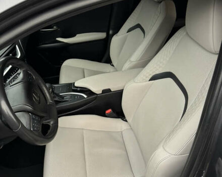 Сірий Лексус UX, об'ємом двигуна 1.99 л та пробігом 115 тис. км за 27500 $, фото 11 на Automoto.ua