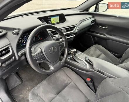 Серый Лексус UX, объемом двигателя 1.99 л и пробегом 68 тыс. км за 27800 $, фото 13 на Automoto.ua