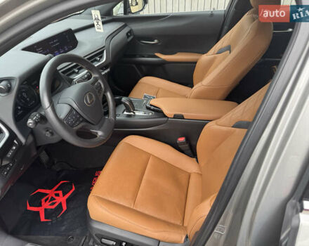 Сірий Лексус UX, об'ємом двигуна 0 л та пробігом 106 тис. км за 21500 $, фото 16 на Automoto.ua