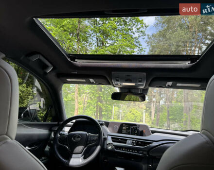 Сірий Лексус UX, об'ємом двигуна 1.99 л та пробігом 40 тис. км за 25500 $, фото 18 на Automoto.ua