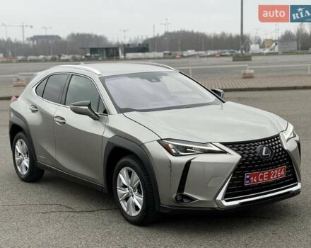 Серый Лексус UX, объемом двигателя 1.99 л и пробегом 68 тыс. км за 27800 $, фото 7 на Automoto.ua