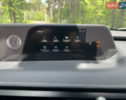 Сірий Лексус UX, об'ємом двигуна 1.99 л та пробігом 40 тис. км за 25500 $, фото 17 на Automoto.ua