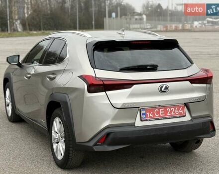 Серый Лексус UX, объемом двигателя 1.99 л и пробегом 68 тыс. км за 27800 $, фото 4 на Automoto.ua