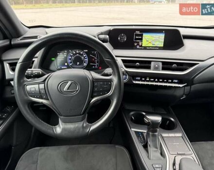 Серый Лексус UX, объемом двигателя 1.99 л и пробегом 68 тыс. км за 27800 $, фото 19 на Automoto.ua