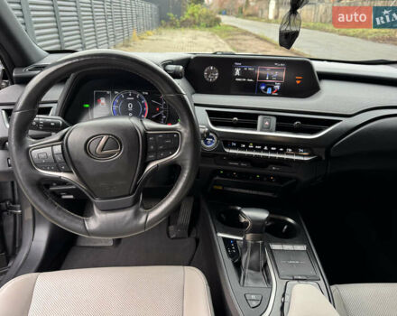 Сірий Лексус UX, об'ємом двигуна 1.99 л та пробігом 115 тис. км за 27500 $, фото 20 на Automoto.ua