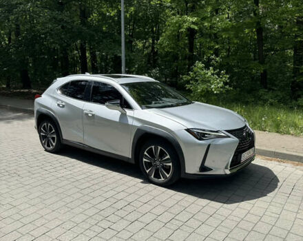 Сірий Лексус UX, об'ємом двигуна 1.99 л та пробігом 40 тис. км за 25500 $, фото 3 на Automoto.ua