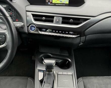 Серый Лексус UX, объемом двигателя 1.99 л и пробегом 68 тыс. км за 27800 $, фото 20 на Automoto.ua