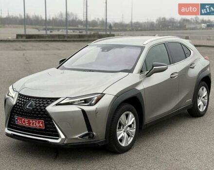 Серый Лексус UX, объемом двигателя 1.99 л и пробегом 68 тыс. км за 27800 $, фото 2 на Automoto.ua