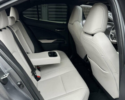 Сірий Лексус UX, об'ємом двигуна 1.99 л та пробігом 115 тис. км за 27500 $, фото 25 на Automoto.ua