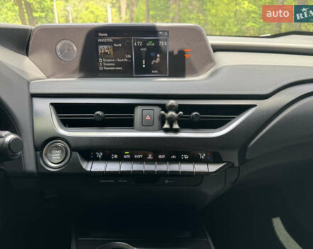 Сірий Лексус UX, об'ємом двигуна 1.99 л та пробігом 40 тис. км за 25500 $, фото 27 на Automoto.ua