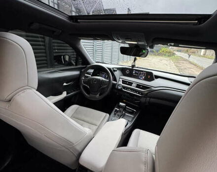 Сірий Лексус UX, об'ємом двигуна 1.99 л та пробігом 115 тис. км за 27500 $, фото 17 на Automoto.ua