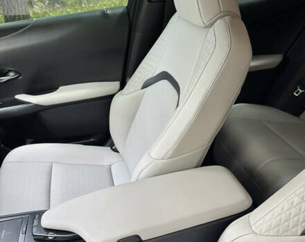 Сірий Лексус UX, об'ємом двигуна 1.99 л та пробігом 40 тис. км за 25500 $, фото 47 на Automoto.ua