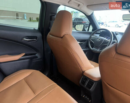 Сірий Лексус UX, об'ємом двигуна 0 л та пробігом 108 тис. км за 23500 $, фото 29 на Automoto.ua