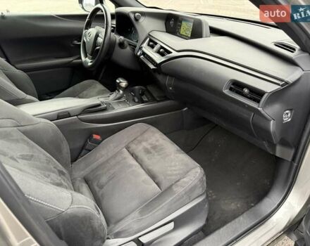 Серый Лексус UX, объемом двигателя 1.99 л и пробегом 68 тыс. км за 27800 $, фото 16 на Automoto.ua