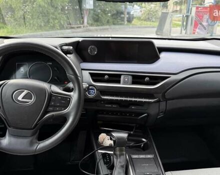 Сірий Лексус UX, об'ємом двигуна 1.99 л та пробігом 48 тис. км за 25500 $, фото 10 на Automoto.ua