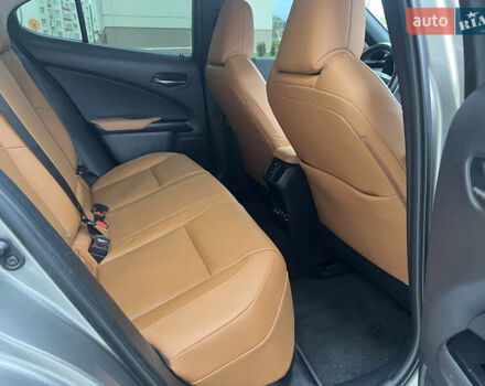 Сірий Лексус UX, об'ємом двигуна 0 л та пробігом 108 тис. км за 23500 $, фото 30 на Automoto.ua