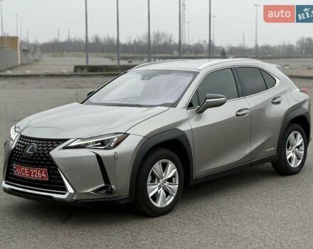 Серый Лексус UX, объемом двигателя 1.99 л и пробегом 68 тыс. км за 27800 $, фото 1 на Automoto.ua