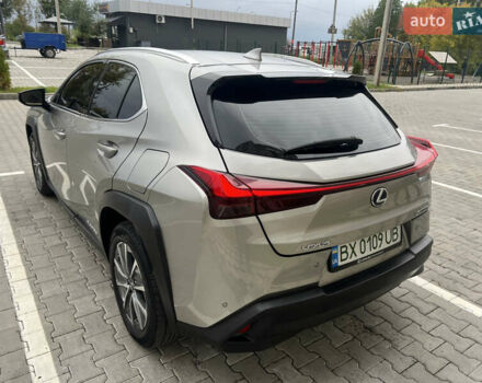 Сірий Лексус UX, об'ємом двигуна 0 л та пробігом 108 тис. км за 23500 $, фото 13 на Automoto.ua