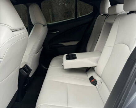 Сірий Лексус UX, об'ємом двигуна 1.99 л та пробігом 115 тис. км за 27500 $, фото 23 на Automoto.ua