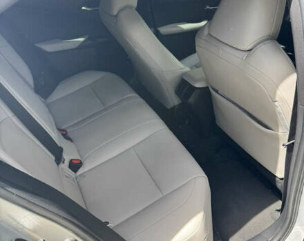 Сірий Лексус UX, об'ємом двигуна 1.99 л та пробігом 40 тис. км за 25500 $, фото 26 на Automoto.ua