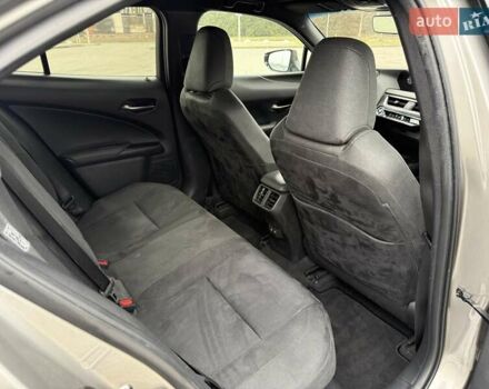 Серый Лексус UX, объемом двигателя 1.99 л и пробегом 68 тыс. км за 27800 $, фото 15 на Automoto.ua