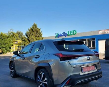 Серый Лексус UX, объемом двигателя 2 л и пробегом 67 тыс. км за 27500 $, фото 2 на Automoto.ua